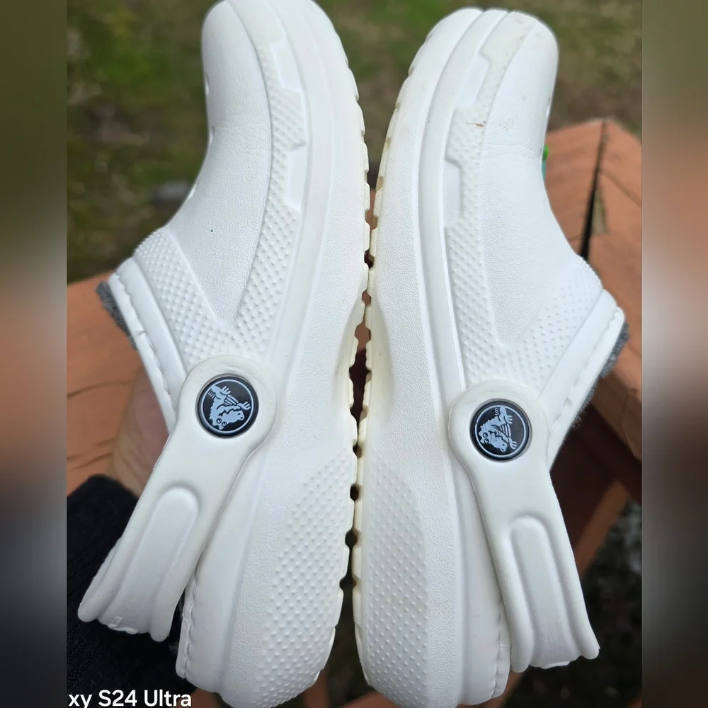 Sz 1 Big Kids CROCS CLASSIC WHITE LINED Clogs